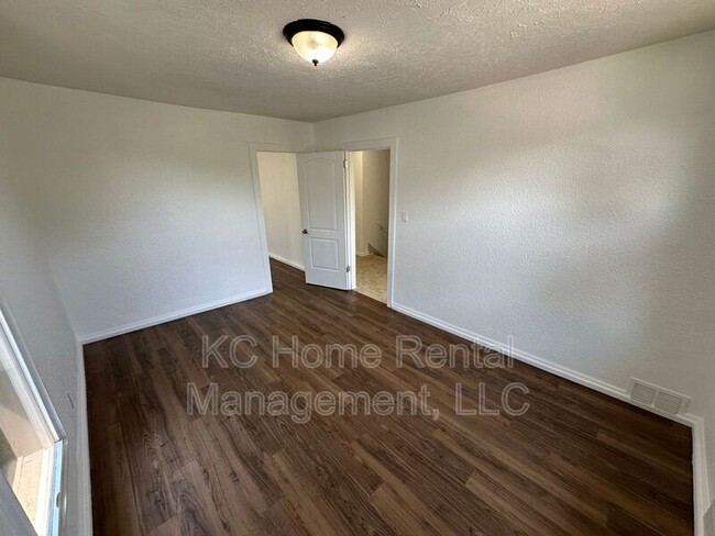 Building Photo - 2316 Spruce Ave