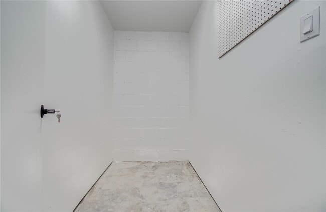 Building Photo - 1888 Saxony Ln