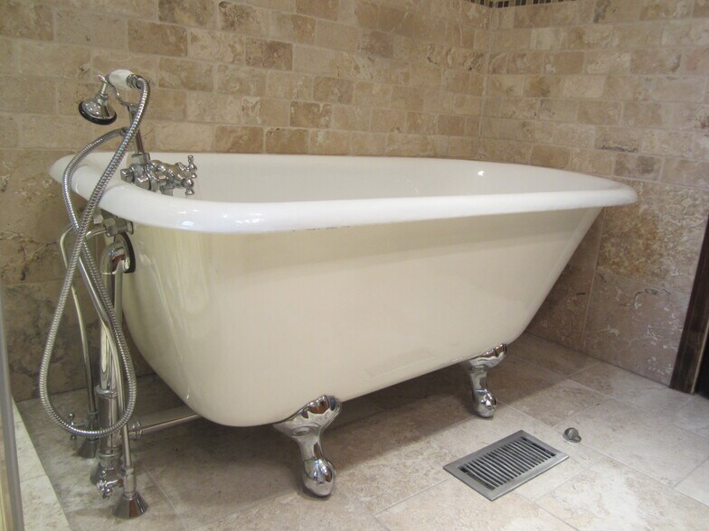 Claw foot tub for a relaxing soak - 7605 Robinson Way