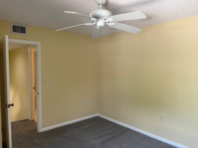 Building Photo - 621 6th Way