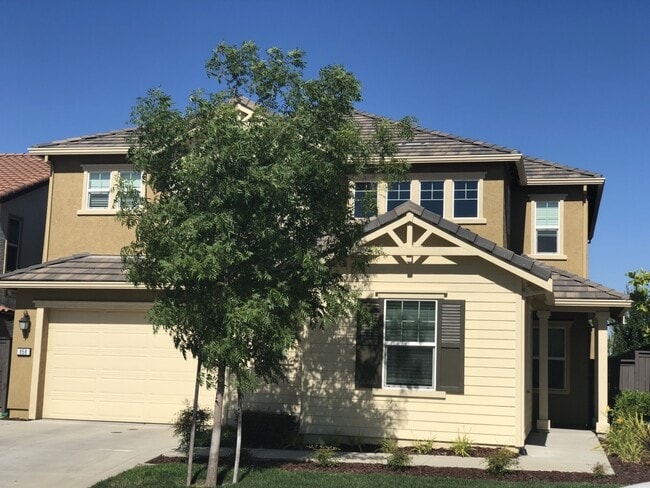 Primary Photo - 5 bedroom Whitney Ranch Beauty! Walking di...