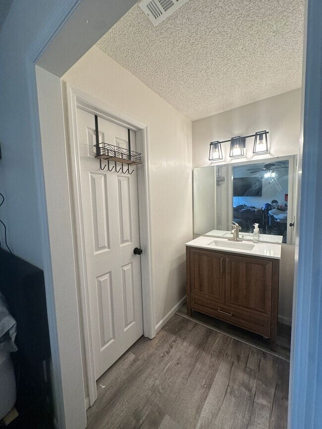 Building Photo - Home in Heatherwoods S/D