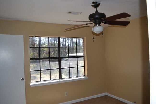 Building Photo - House for Rent