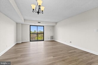 Building Photo - 3800 Powell Ln