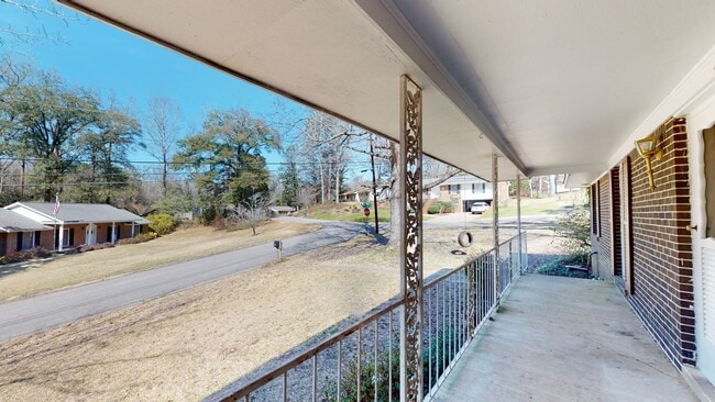 Building Photo - Roomy 3/2, quiet neighborhood/Lawncare inc...