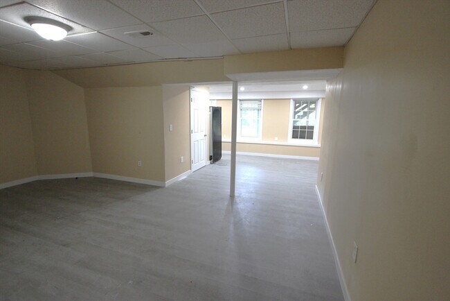 Building Photo - 322 Blackstone St