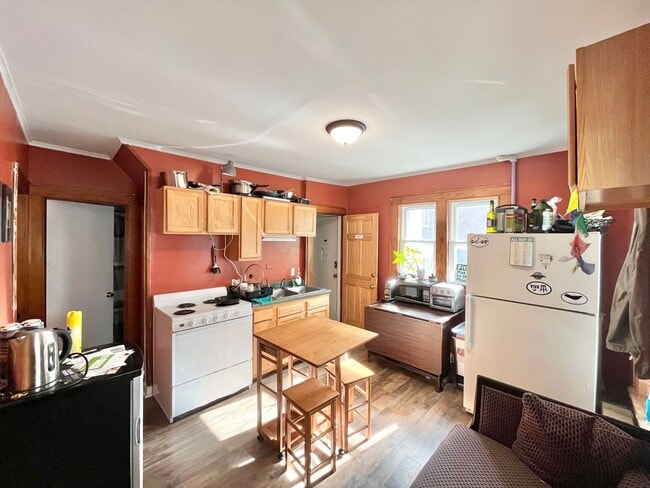 Primary Photo - 39 Hickok Pl