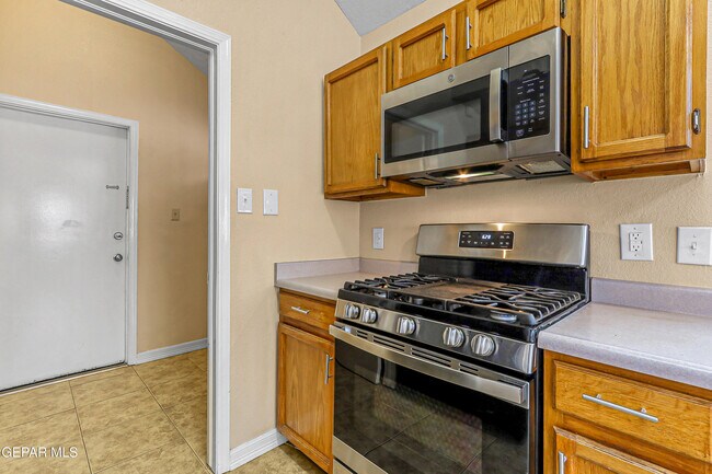 Building Photo - 7229 Golden Hawk Dr
