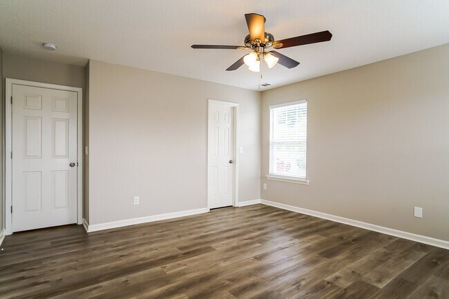 Building Photo - 8145 Wesley Farm Dr