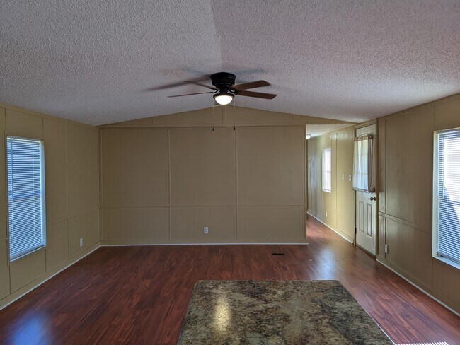 Building Photo - 903 Scott Dr