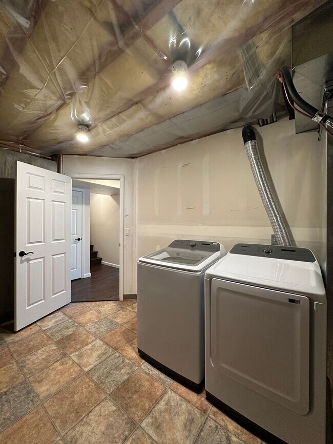Building Photo - Three Bedroom Two and One Half Bath Duplex...