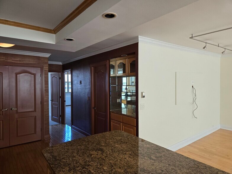 Building Photo - 40 E Cedar St