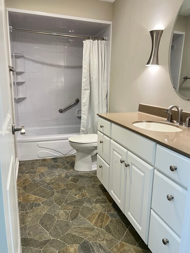 Building Photo - 11405 Central Dr W