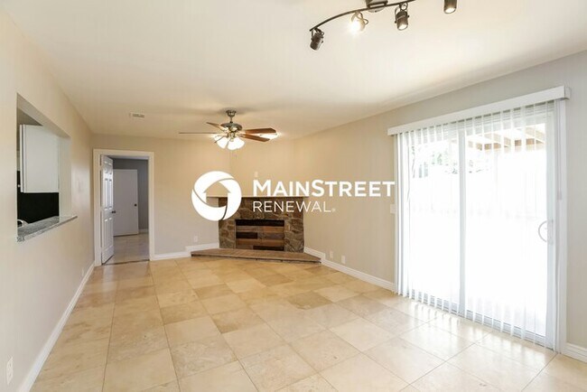 Building Photo - 4 Bedroom Pet-Friendly Home in Phoenix, AZ...