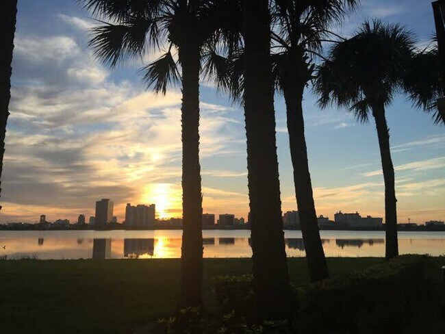 Building Photo - TWO BEDROOM TWO BATHROOM!! FULL LAKE VIEW!