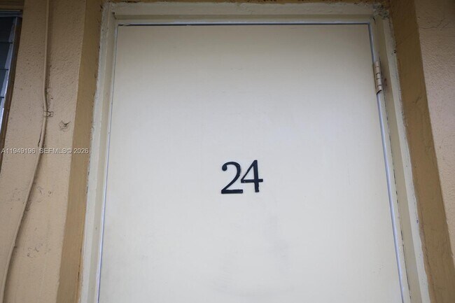 Building Photo - 465 E 28th St