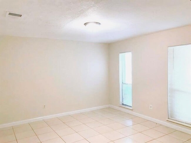 Building Photo - 11427 Newbrook Dr