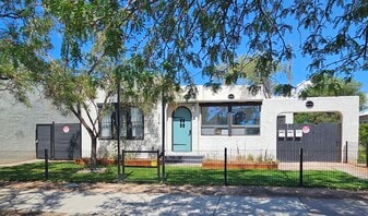 Building Photo - 204 Harvard Dr SE