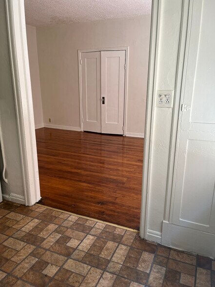 Kitchen - 545 S Hobart Blvd