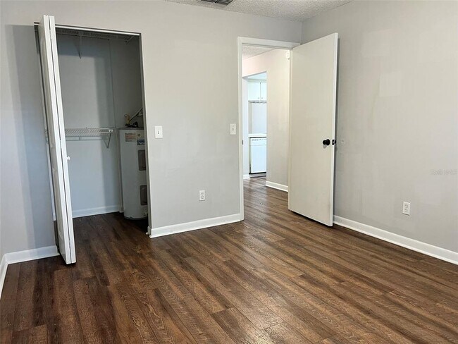 Building Photo - 2411 W Stroud Ave