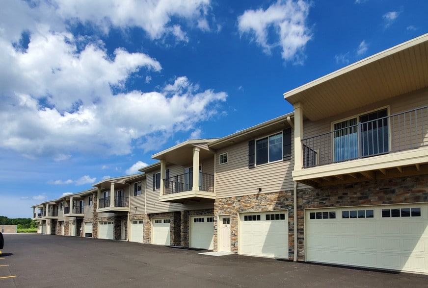 Harbor Ridge & Harbor Winds 1610 Sycamore St Sturgeon Bay WI 54235