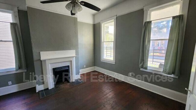 Building Photo - 826 E Duffy St