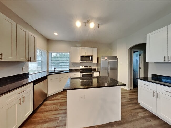 Building Photo - 18007 Oakloch Ct