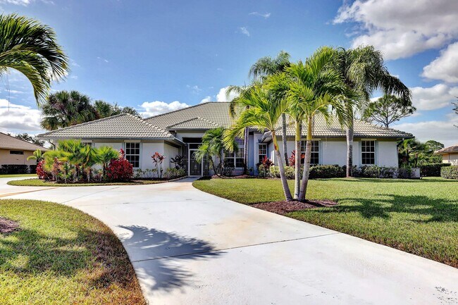 Building Photo - 8028 Plantation Lakes Dr