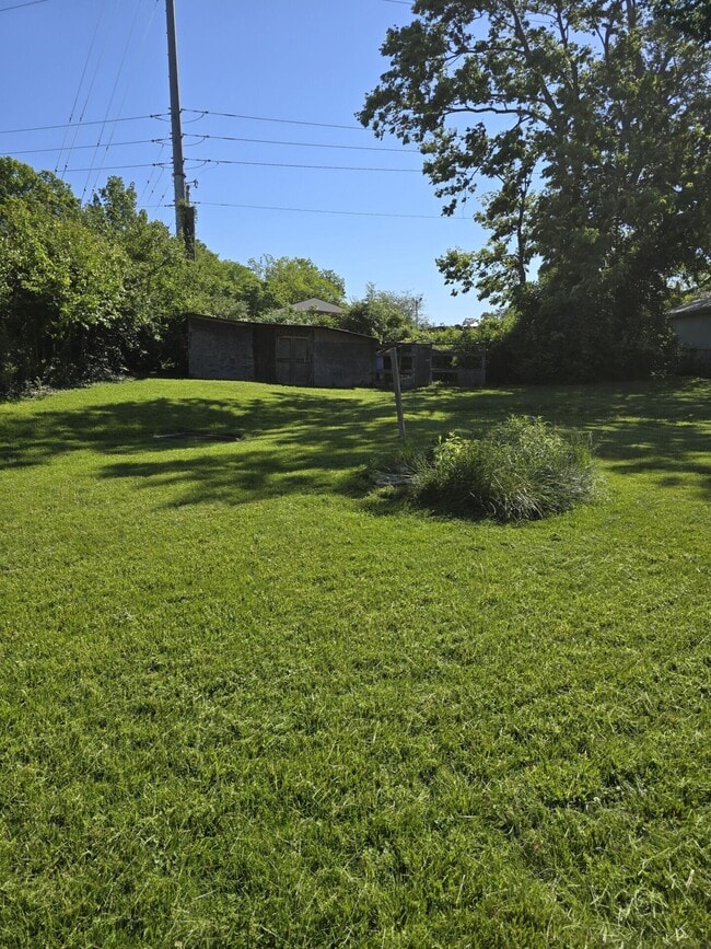 Building Photo - 204 S Robbins Ct