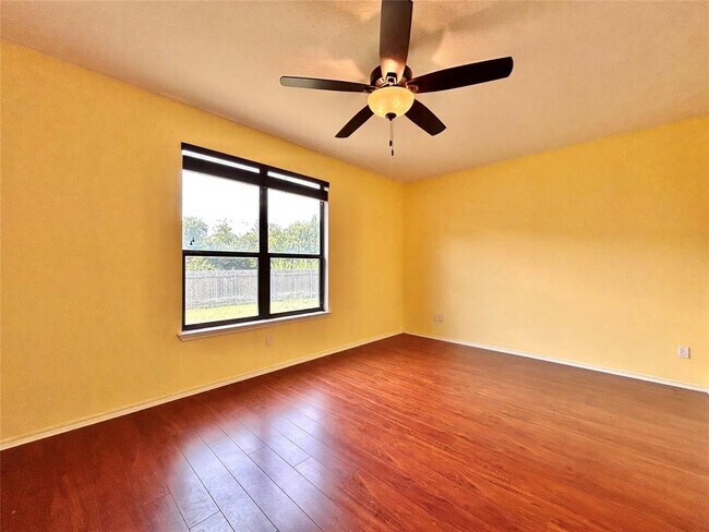 Building Photo - 505 Willow Walk Dr