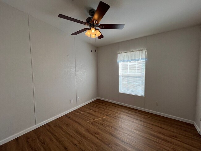 Building Photo - Spacious 4-Bedroom, 2-Bath Manufactured Home for Rent in Mayo, FL – 2350 Sq Ft