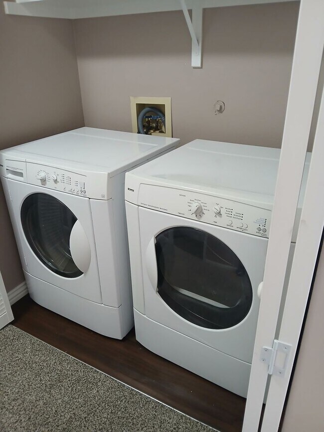 Building Photo - Hillpointe Rd. 1722