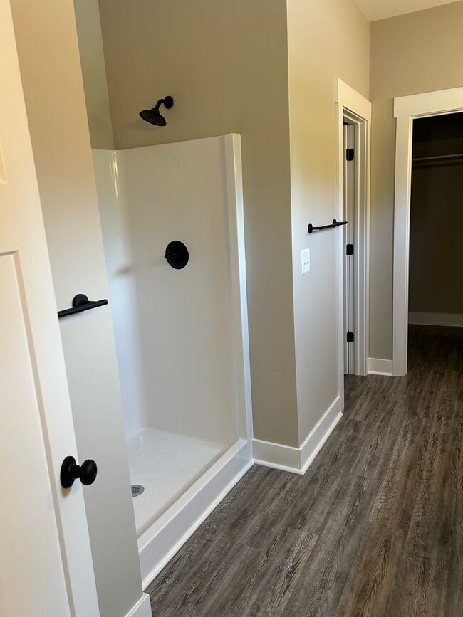 Building Photo - Stunning New Build 3 bedroom 2.5 Bath Home...