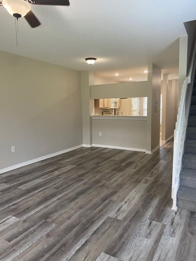 Building Photo - BEAUTIFUL 2BR/1.5BA TOWNHOUSE IN HAMPTON PARK