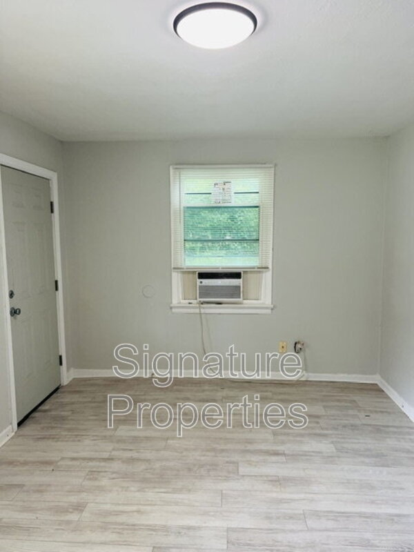Building Photo - 1221 Montgomery Ave