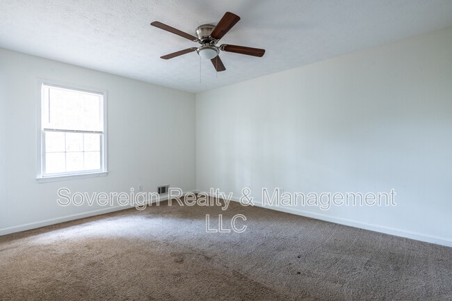 Building Photo - 582 Downing St