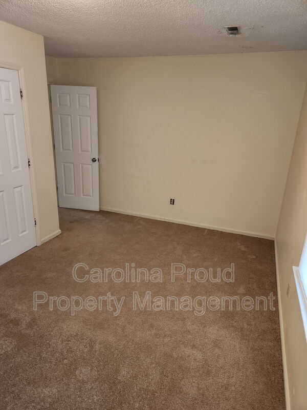 Building Photo - 477 Huntingridge Rd