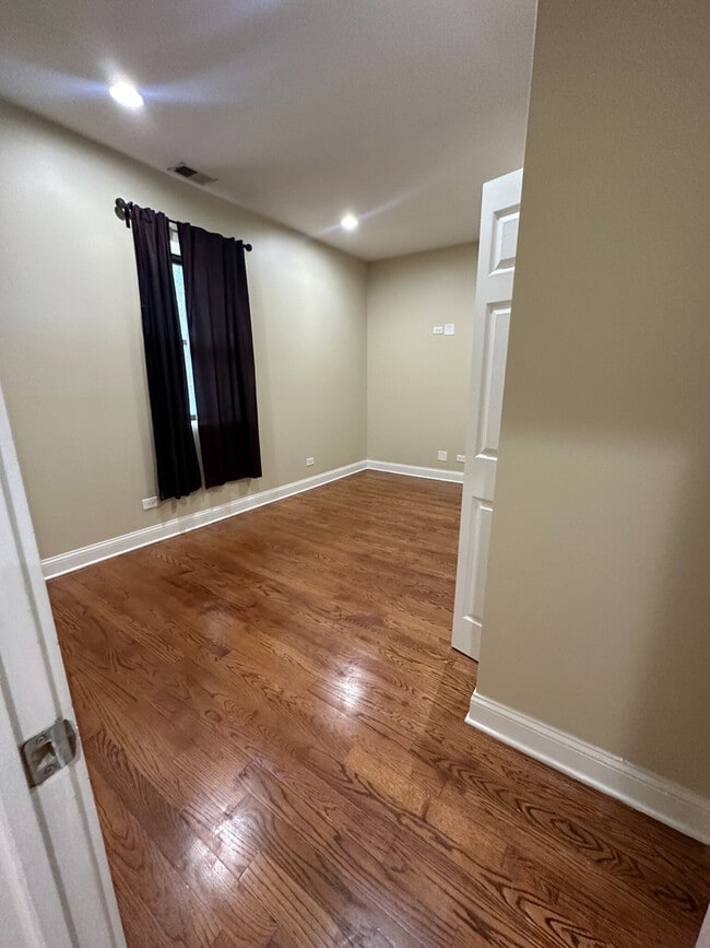 Building Photo - 4336 S Indiana Ave