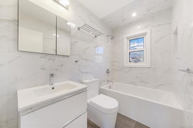 Building Photo - 3 Lakeview Ave