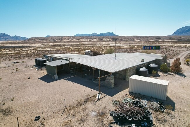 Building Photo - 400 N Smiling Dog Trail