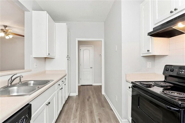 Building Photo - 8641 Thomas Ln