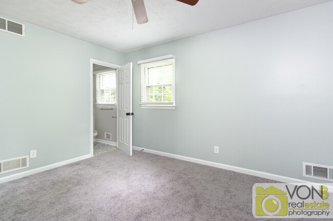 Building Photo - 2552 Hidden Hills Dr