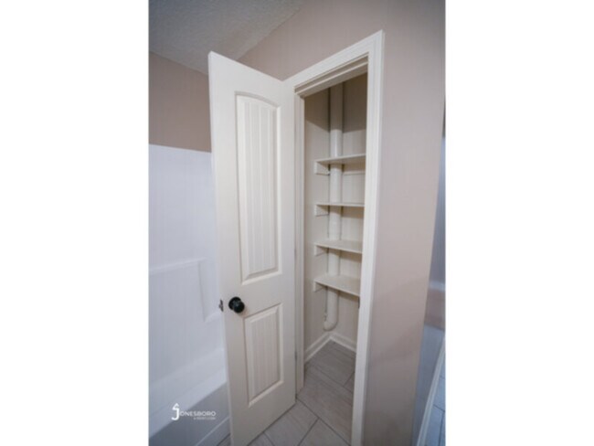 Building Photo - Lakewood Condos: NEWLY REMODELED