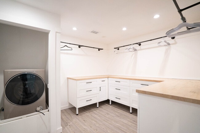 Building Photo - 113-112 12th Ave