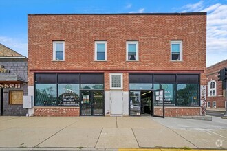 Building Photo - Newly Remodeled 4-bed 2nd-floor unit