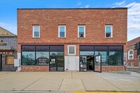 Building Photo - Newly Remodeled 4-bed 2nd-floor unit