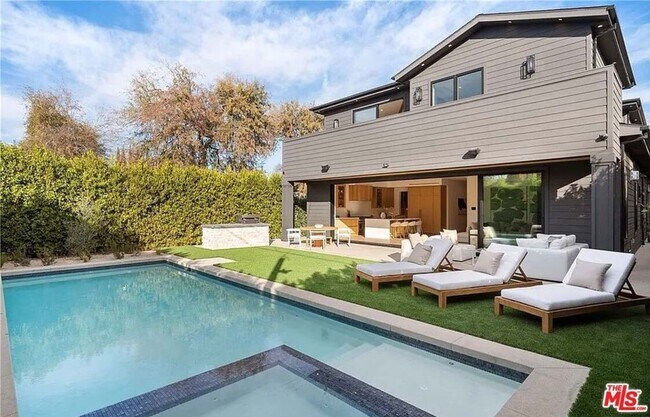 Building Photo - 4453 Gentry Ave