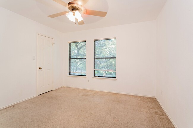 Building Photo - Spacious 4BD/2.5BA Two-Story Home with Lar...