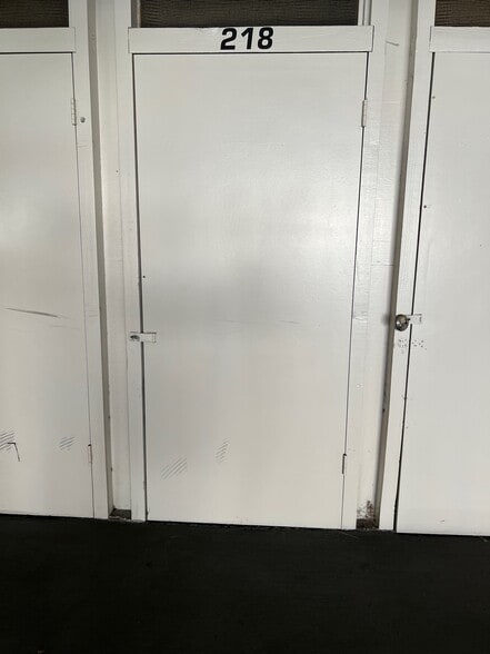 storage closet in parking space - 3050 Rue Dorleans