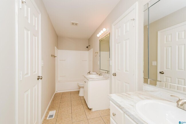 Building Photo - 1232 Riverford Dr